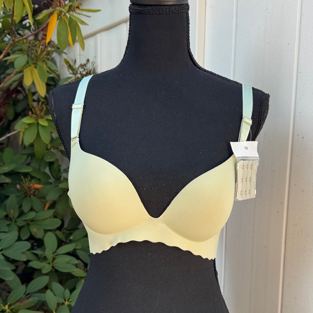 Nwt seamless bra 34b - Picture 1 of 5